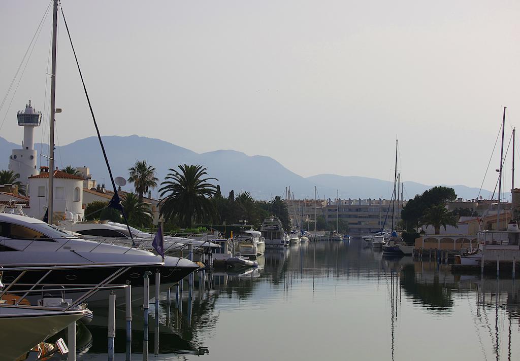 Aptos. Comte D'Empuries Empuriabrava Exterior photo